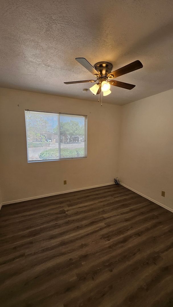 Building Photo - 3 bed 1.5 bath