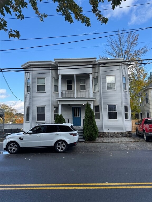 Building Photo - 129 S Elm St