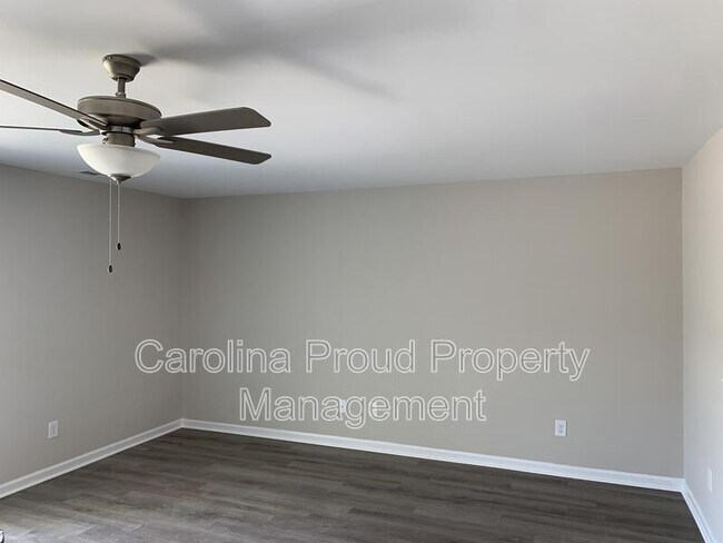Building Photo - 4033 Lucerne Ct