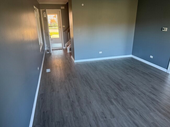 Building Photo - 1319 Kingsbury Dr