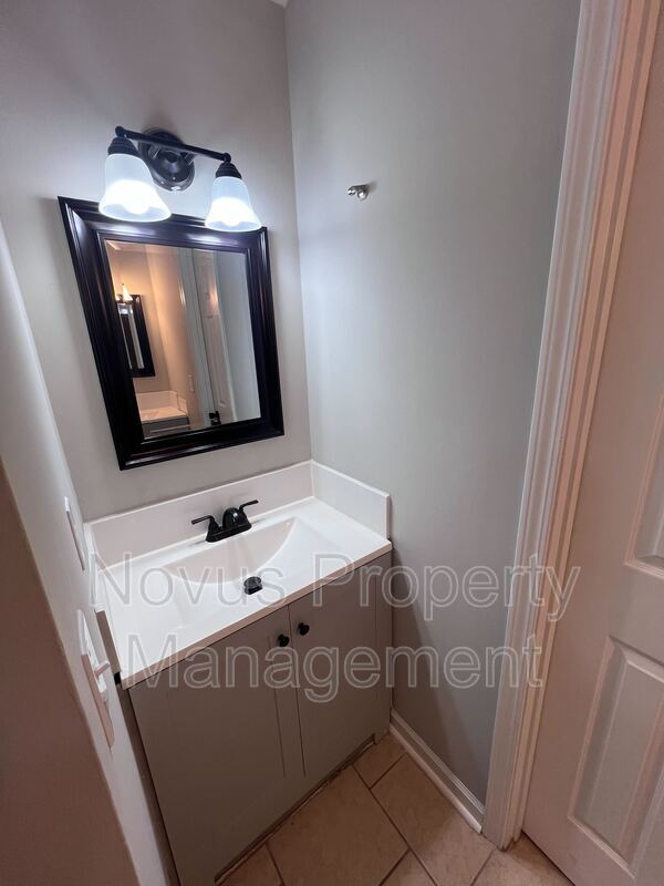 Building Photo - 619 South St