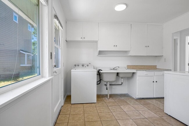 Building Photo - Beautiful 4bed 2bath Home in Renton