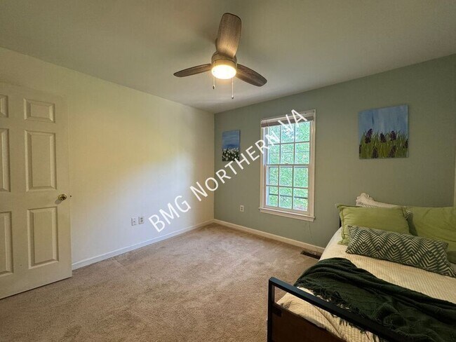 Building Photo - 10205 Daylily Ct