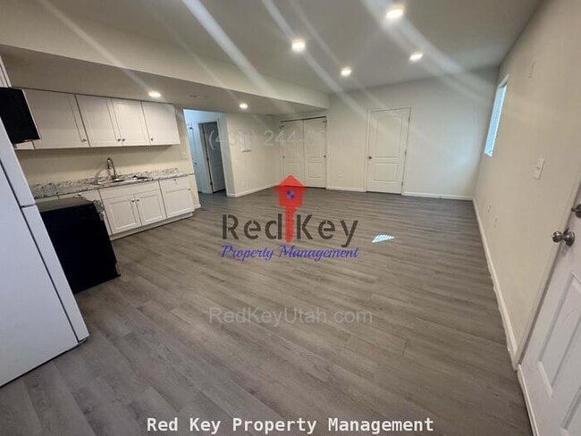 Building Photo - Broxburn Way Duplex