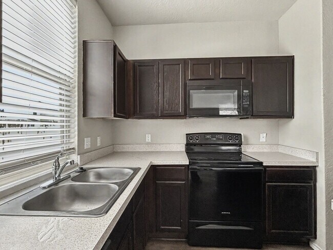 Building Photo - 9407 Somers Bend