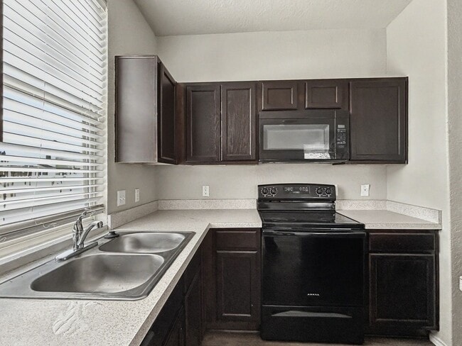 Building Photo - Comfortable Southside Home Near Shopping, Dining & Texas A&M