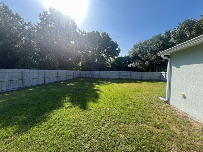 Building Photo - Beautiful Home with Spacious backyard
