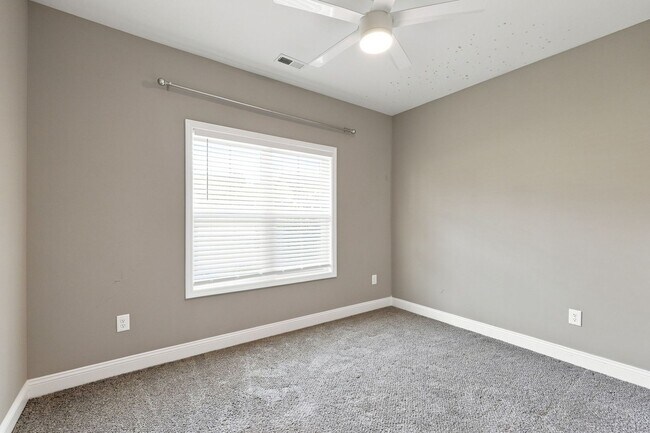 Building Photo - 233 Forester Dr