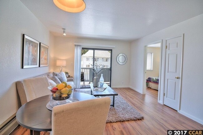 Building Photo - 2401 Park Blvd unit 3a