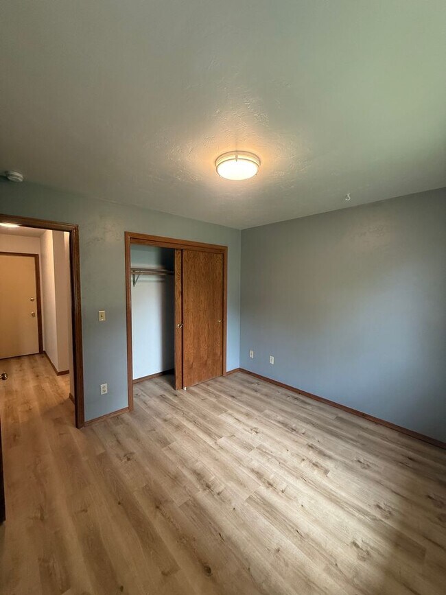 Building Photo - 600-602 Mollies Way