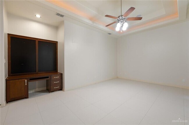 Building Photo - 2505 Grand Canal Dr