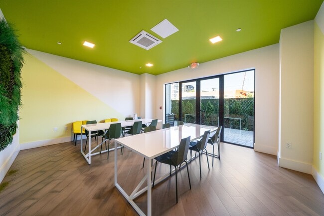 Building Photo - 338 Newark Ave