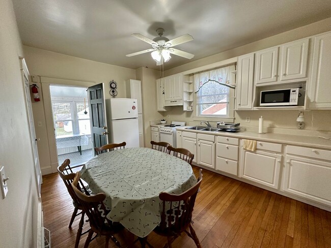 Building Photo - Fully Furnished/All Inclusive Cape Cod
