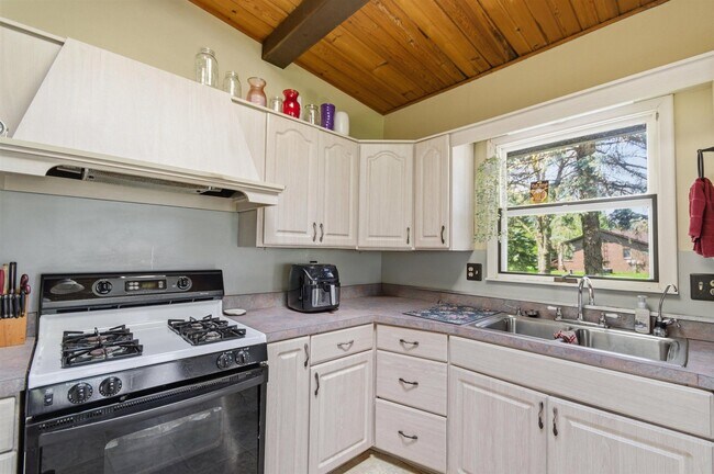 Building Photo - 3942 Stark Ln