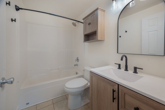 Building Photo - Living & Family Room! Freshly updated!