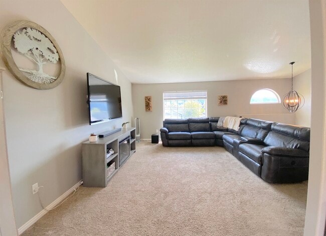Building Photo - 3020 Silverfield Way