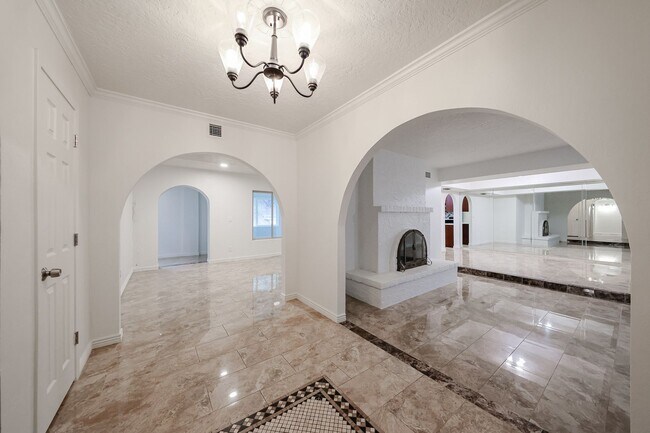 Building Photo - 2851 E Acoma Dr