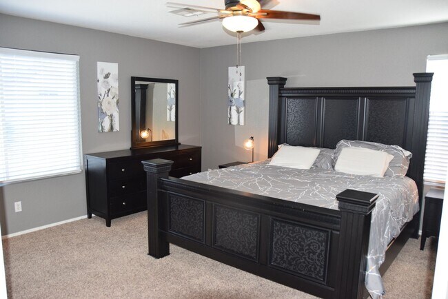 Building Photo - 8765 Country Pines Ave