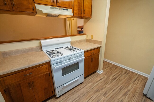 Building Photo - 1500 Twin Lakes Cir