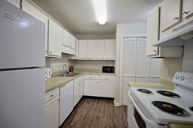 Building Photo - 50 Northtown Dr