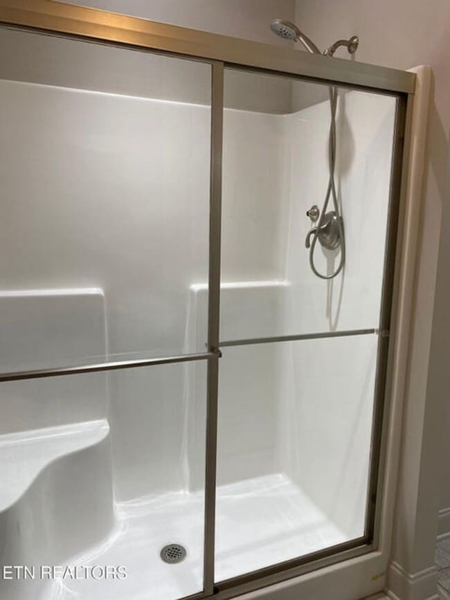 Building Photo - Single Level Home with 2 bedrooms + Separate Office or Den!