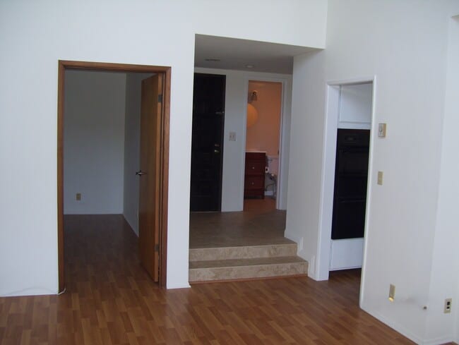 Building Photo - 1007 S Catalina Ave