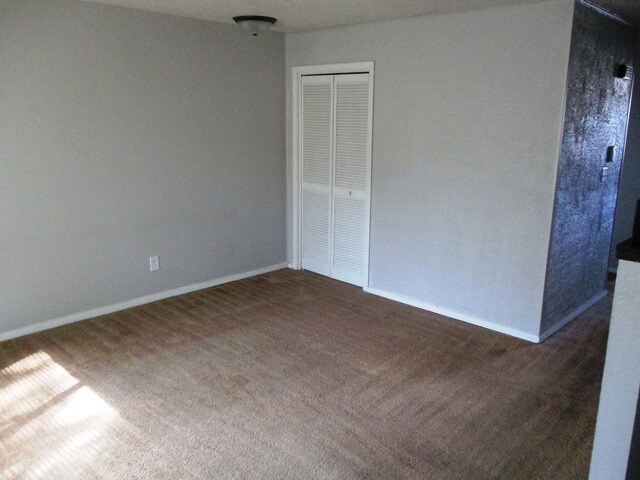 Building Photo - 202 W Shelbourne Dr