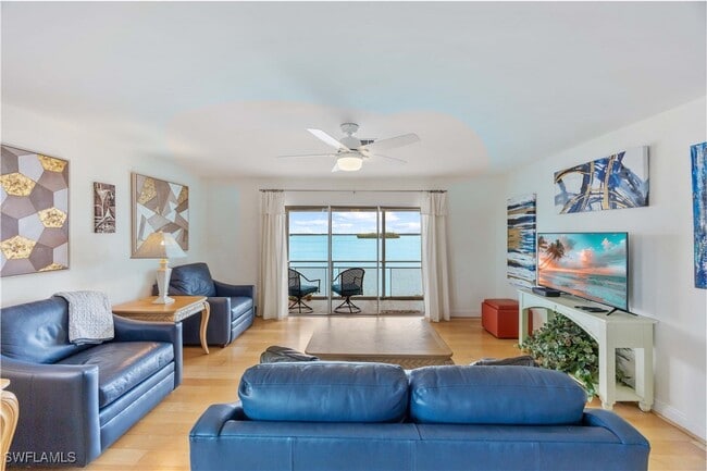 Primary Photo - 330 Kon Tiki Dr