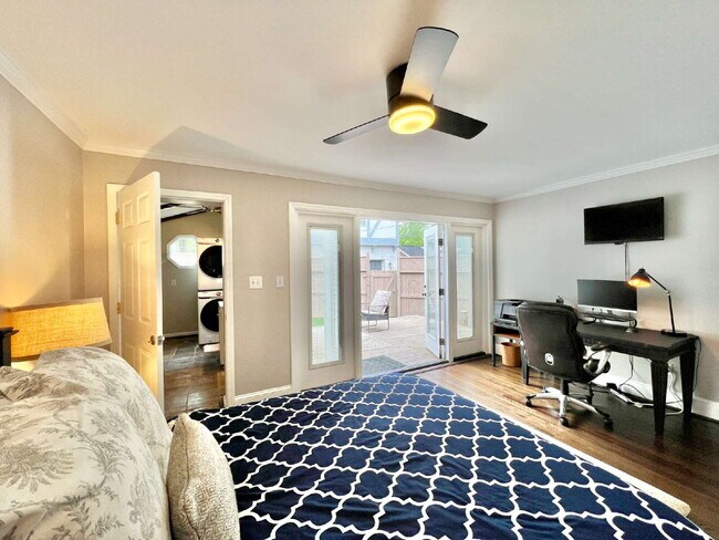 Building Photo - Picturesque 3 Bedroom House!