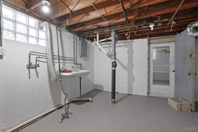 Building Photo - 813 Chain of Rocks Dr