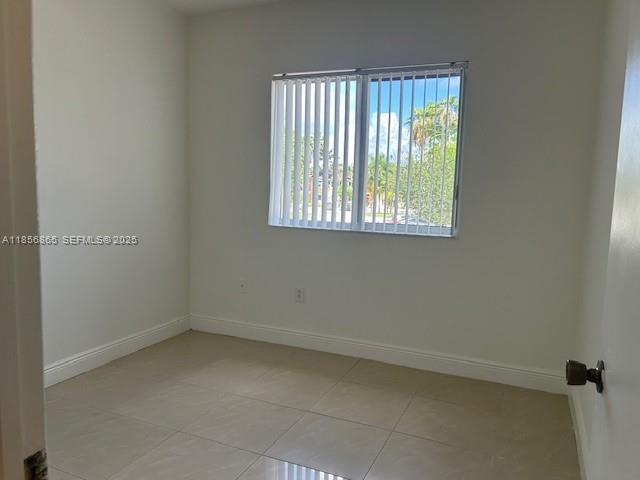 Building Photo - 925 NE 34th Ave