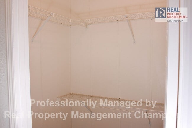 Building Photo - Charming Home in Quiet Neighborhood Near Monkey Junction