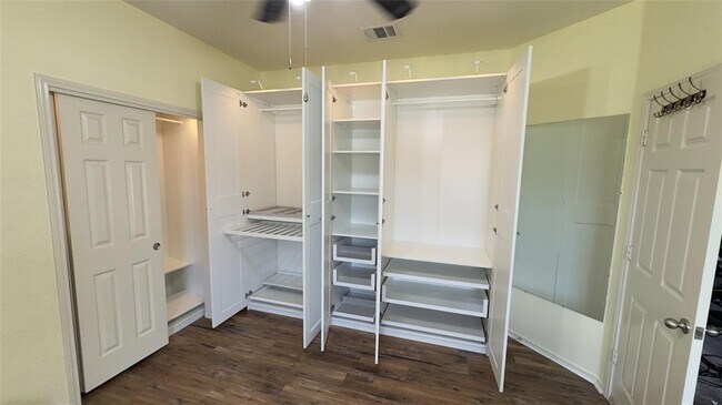 Building Photo - 700 Sweet Leaf Ln