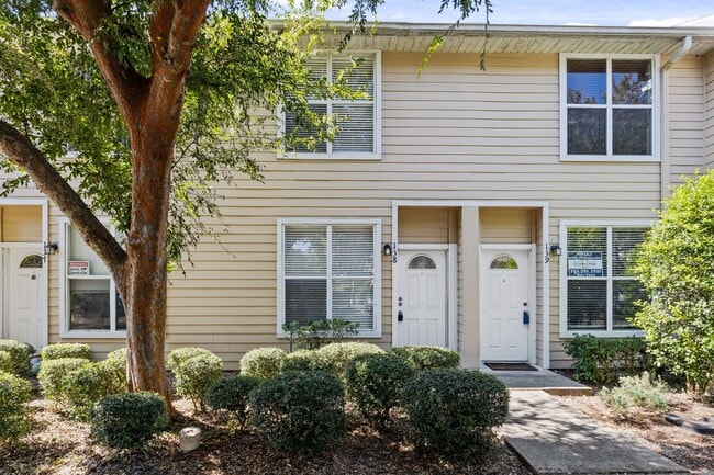 Building Photo - Close to UF Two Story Townhouse