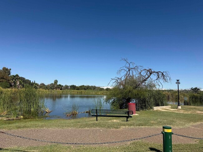 Building Photo - 415 Starling Creek Loop
