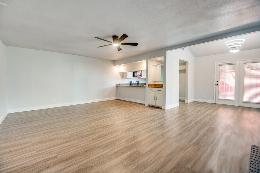 Building Photo - 2711 Creek Wood Ct