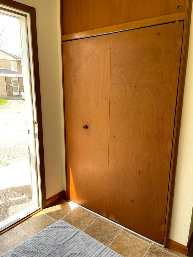 Building Photo - 6 Florentine Ct