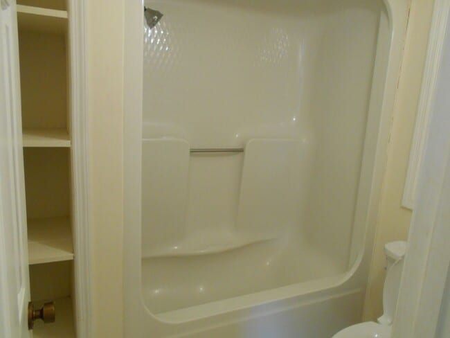 Building Photo - Spacious 3 bedroom, 3 bath home located off HWY 501