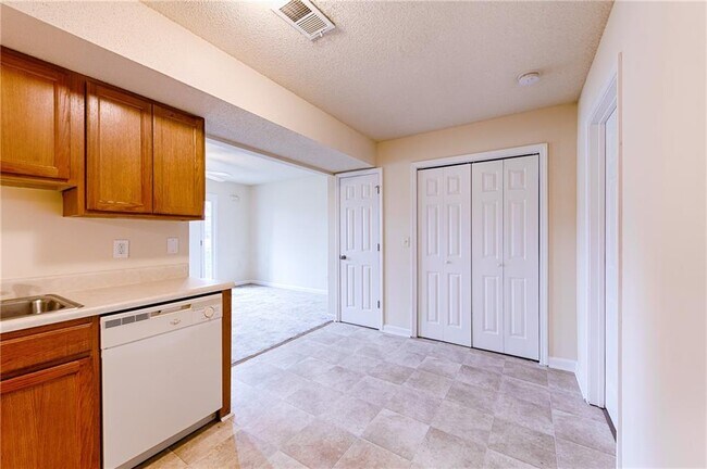 Building Photo - 31 Middlebrook Dr