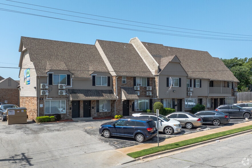 Primary Photo - Parkwood Townhomes