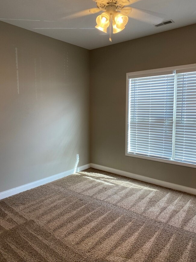 Building Photo - 4720-4720 Sydney Ln