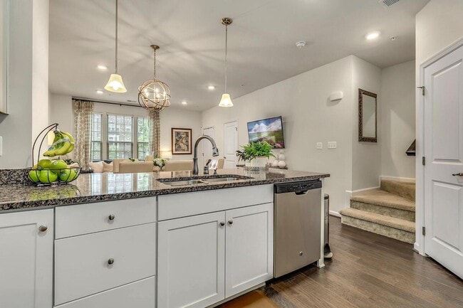 Building Photo - 10110 Dorsey Ln