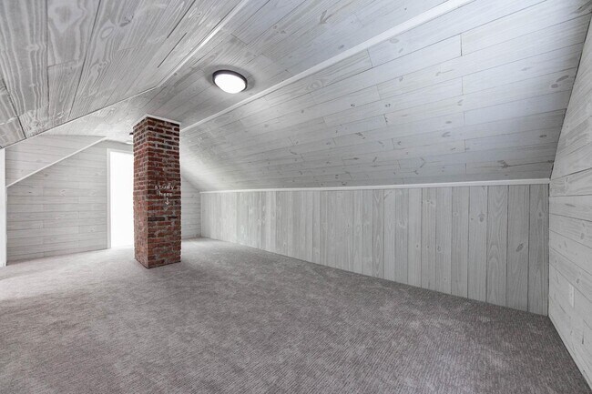 Building Photo - 1326 Massachusetts St