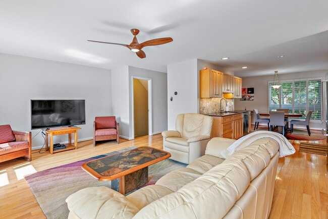 Building Photo - 7261 Dockside Ln