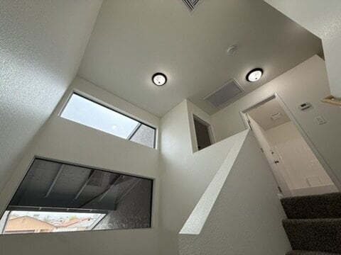 Building Photo - 3 bed 2 bath with garage $1,350 Rent