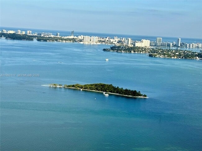 Building Photo - 711 NE 23rd Terrace