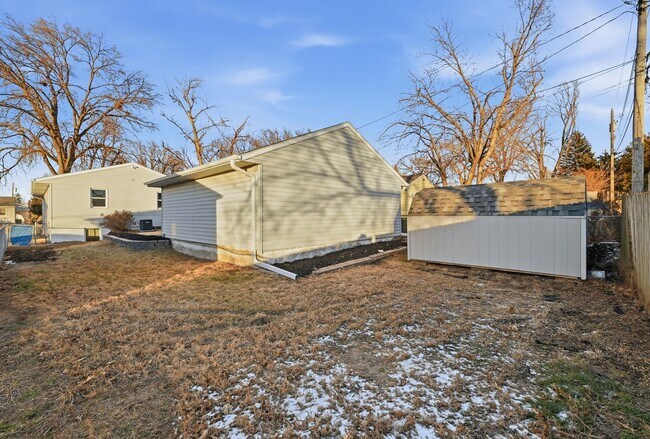 Building Photo - Fully remodeled 4 bed charmer