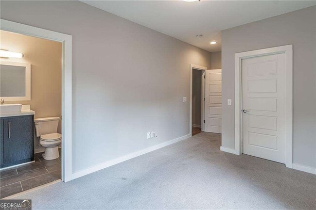 Building Photo - 472 Martin St SE