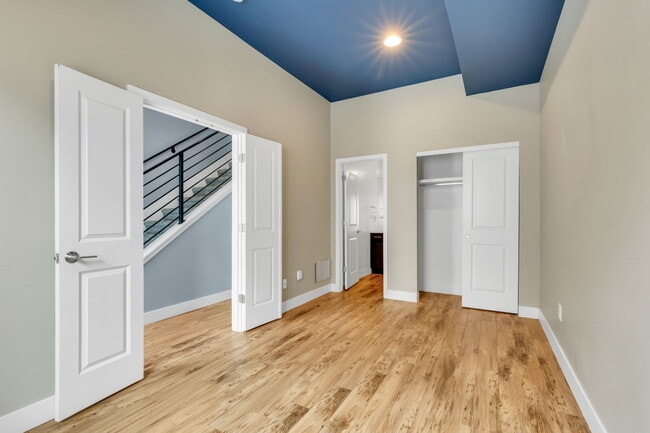 Building Photo - 3119 W 19th Ave