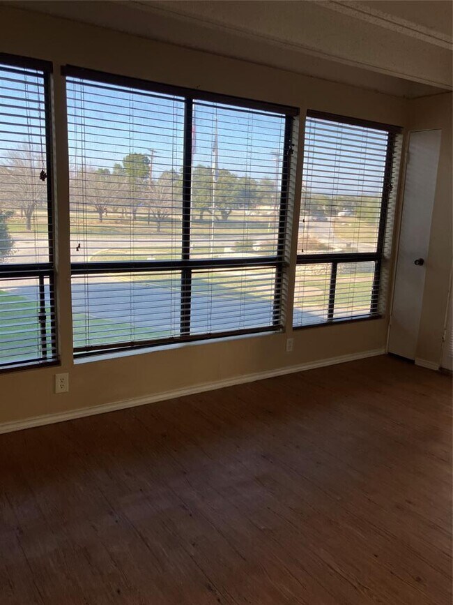Building Photo - 5806 Circulo Dr
